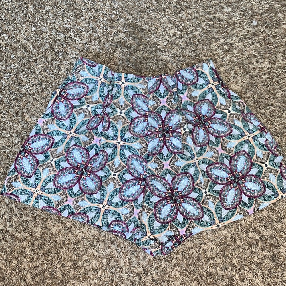Socialite super cute flowy shorts. Size Medium.